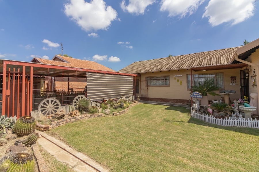 3 Bedroom Property for Sale in Uitsig Free State